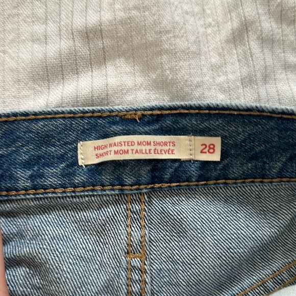 Levi’s High Waisted Mom Shorts - Picture 4 of 4
